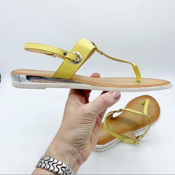 NICOLE Yellow Faux Leather Thong Flat Sandals Silver Chunky Heels and Grommets 8 - Picture 5 of 13